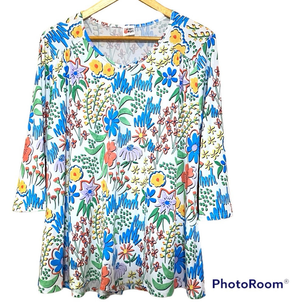 Top 3/4 length sleeves, round neck, size L, never worn